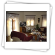 Maison avec murs en panneaux pre-montes type ossature-plateforme ou timber frame avec placage a l'interieur avec bois et plaque de platre - vue interieure