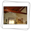 Maison avec murs en panneaux pre-montes type ossature-plateforme ou timber frame avec placage a l'interieur avec bois et plaque de platre - vue interieure