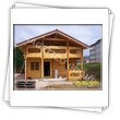 Casa cu peretii obtinuti prin chertare din lamelar lipit compozit - vedere exterioara